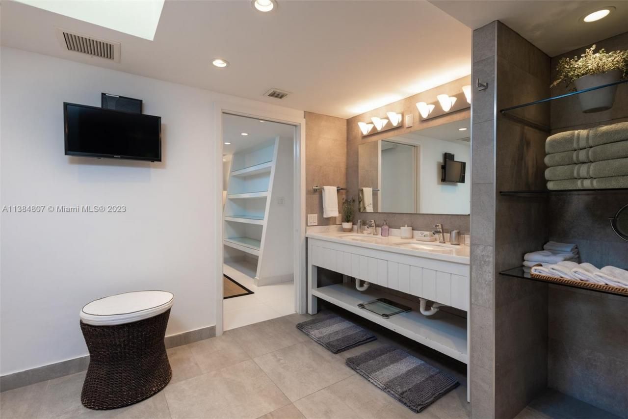 121 Crandon Blvd, Unit 463, Key Biscayne, FL 33149 Photo