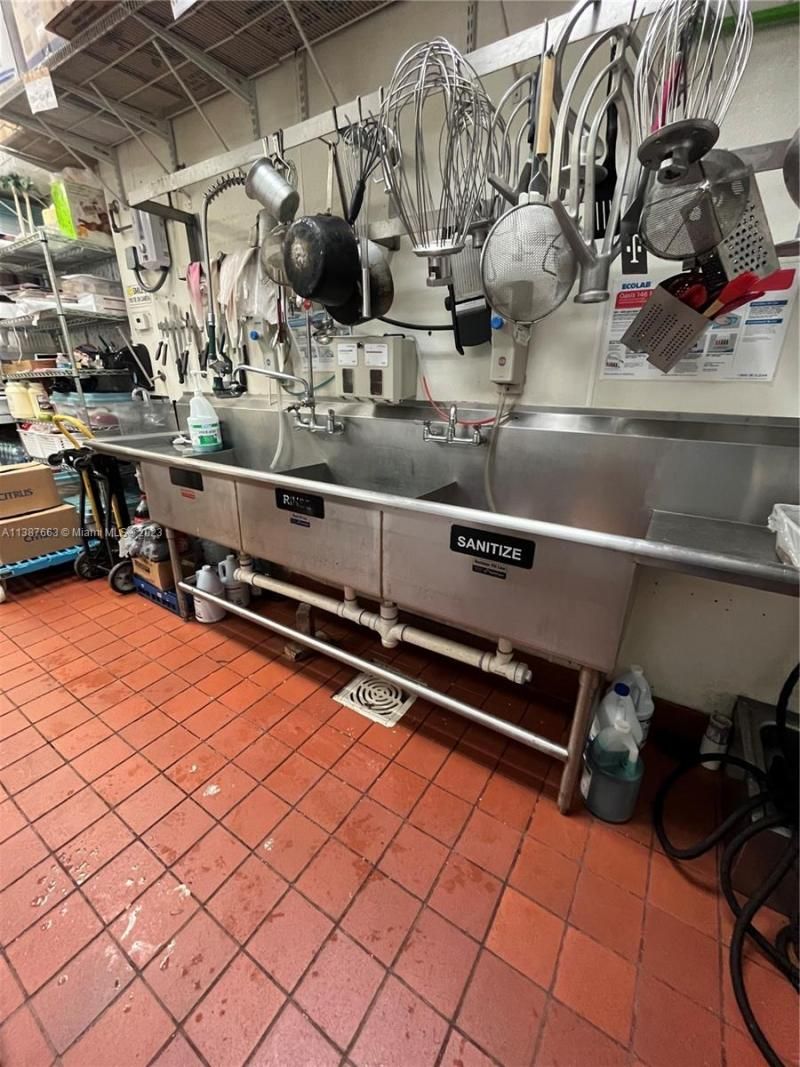 10740 NW 74th St, Doral, FL 33178 Photo