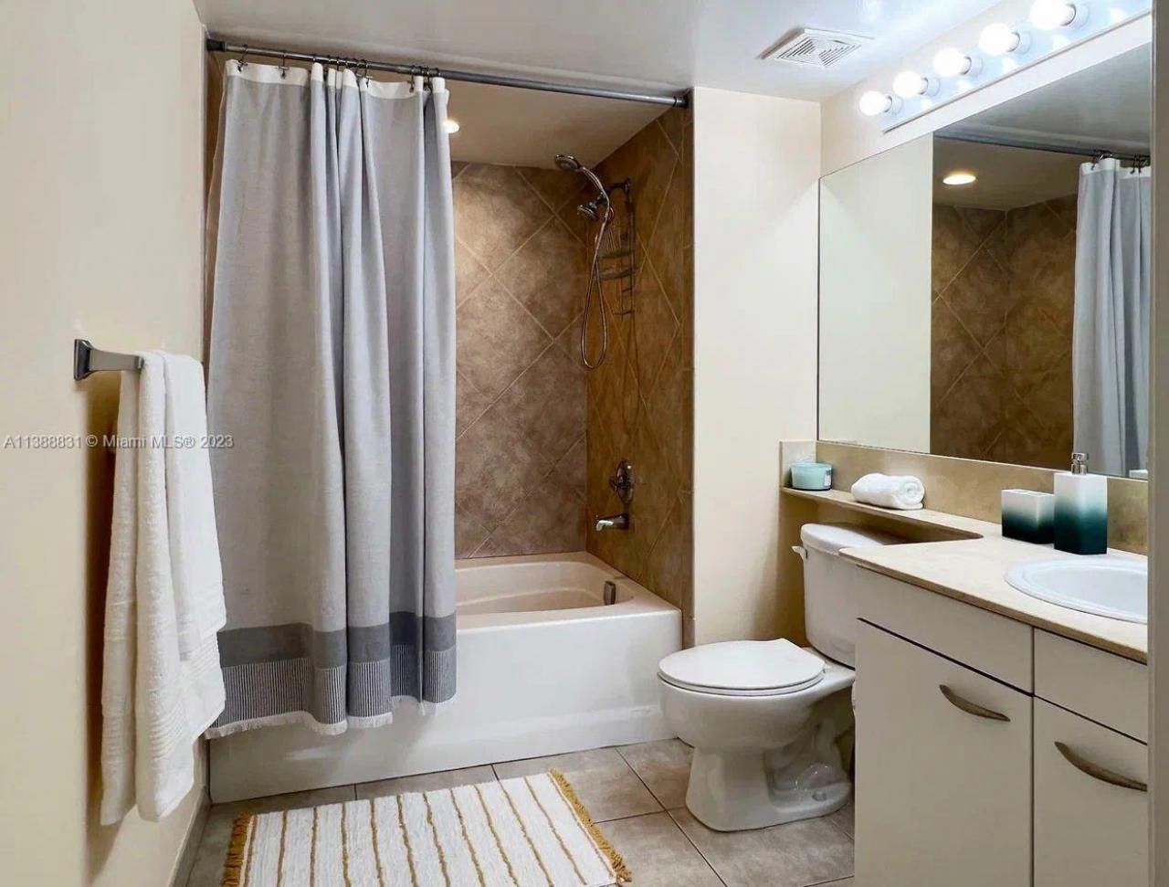 2080 S Ocean Dr, Unit 806, Hallandale Beach, FL 33009 Photo