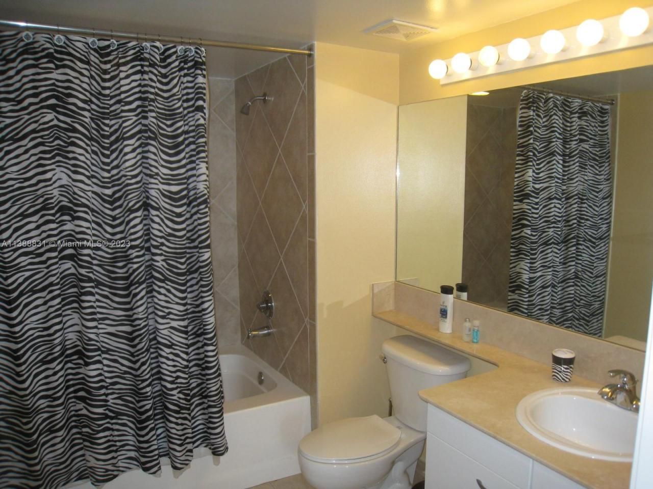 2080 S Ocean Dr, Unit 806, Hallandale Beach, FL 33009 Photo