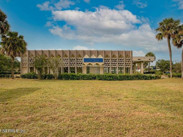 930 UNIVERSITY Boulevard N, Jacksonville, FL 32211