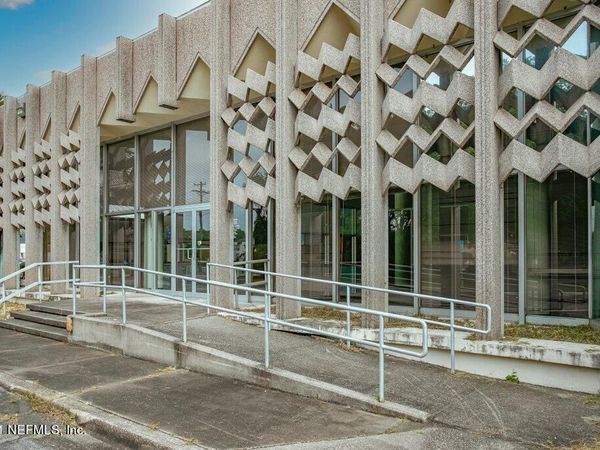 930 UNIVERSITY Boulevard N, Jacksonville, FL 32211