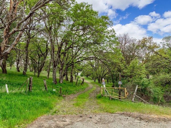 8785 Blackwell Road, Central Point, OR 97502