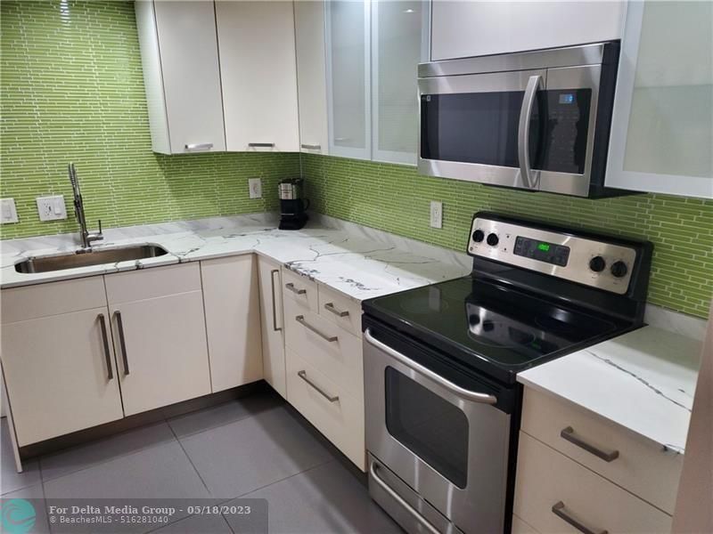 200 SW 3rd Avenue, Hallandale Beach, FL 33009 Photo