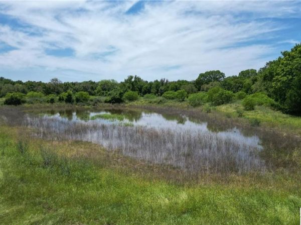 4207 County Road 444, Waelder, TX 78959