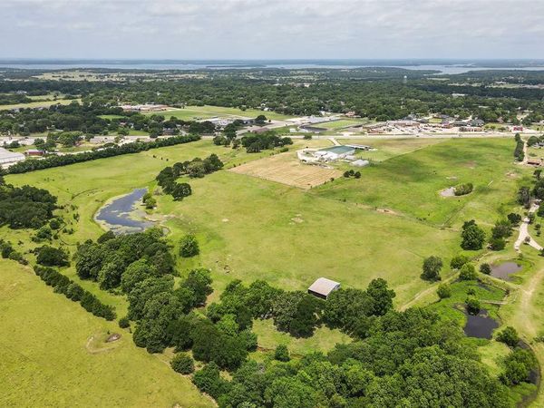 836 S Debbie Lane, Pilot Point, TX 76258