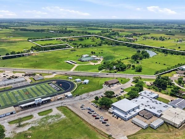 836 S Debbie Lane, Pilot Point, TX 76258