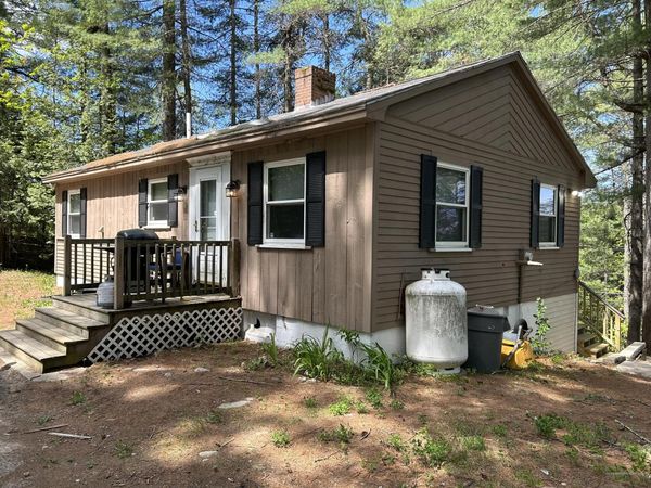 16 Peterson Road, Raymond, ME 04071