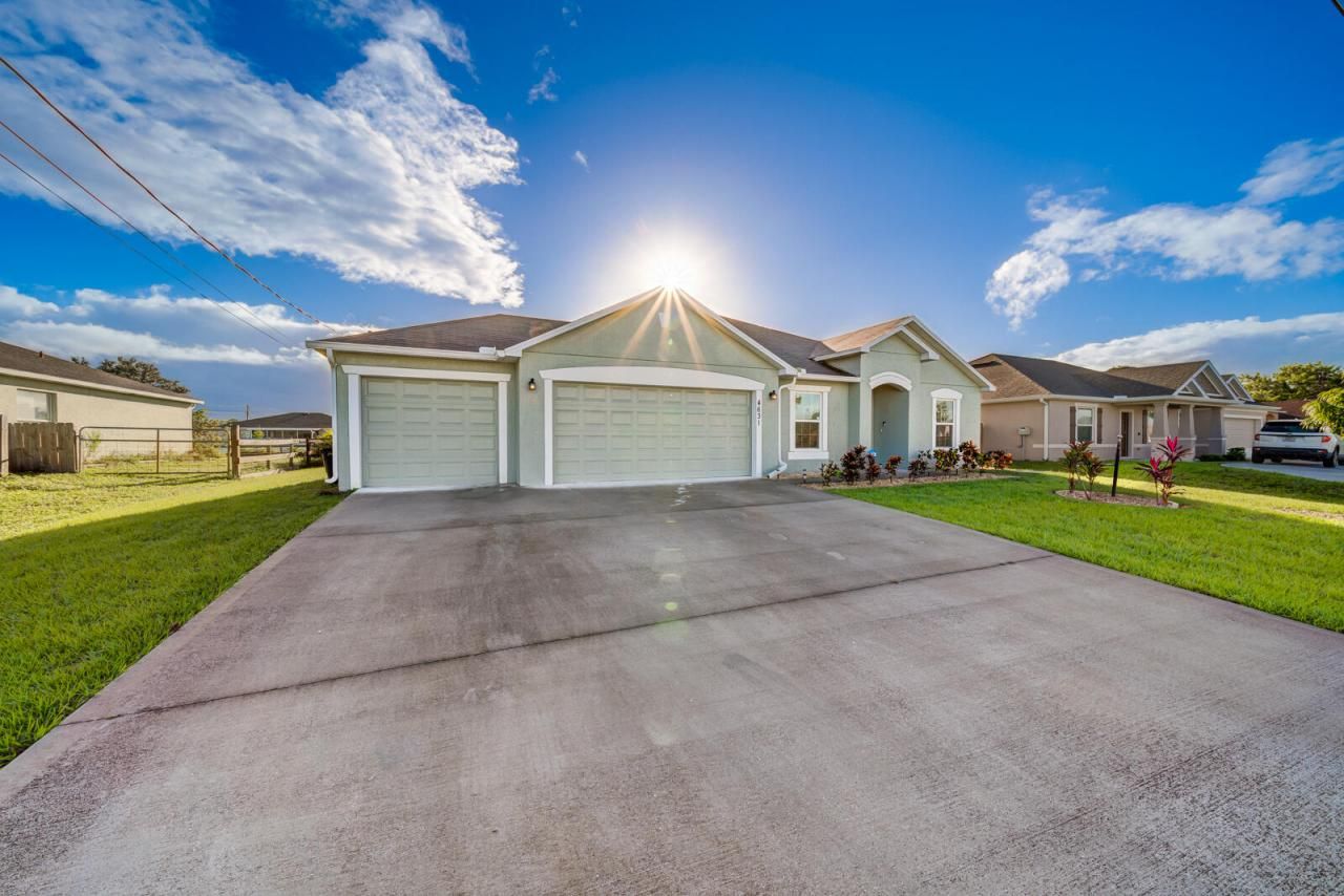 4631 SW Athena Drive, Port Saint Lucie, FL 34953 Photo