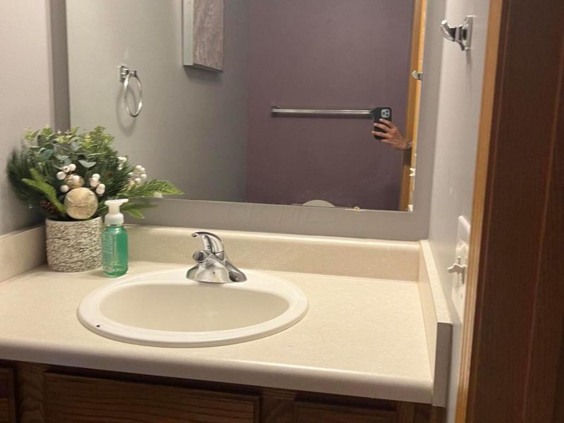 2825 Gablewood Drive, Columbus, OH 43219 Photo 7