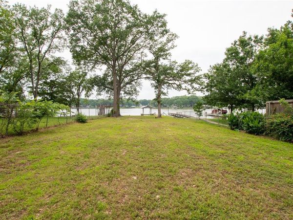 198 Thunderbird Drive, Mabank, TX 75156