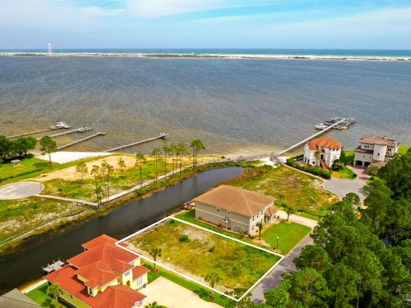 9389 Palmetto Ridge Ct, Navarre, FL 32566