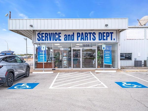 1608 W Moore Avenue, Terrell, TX 75160