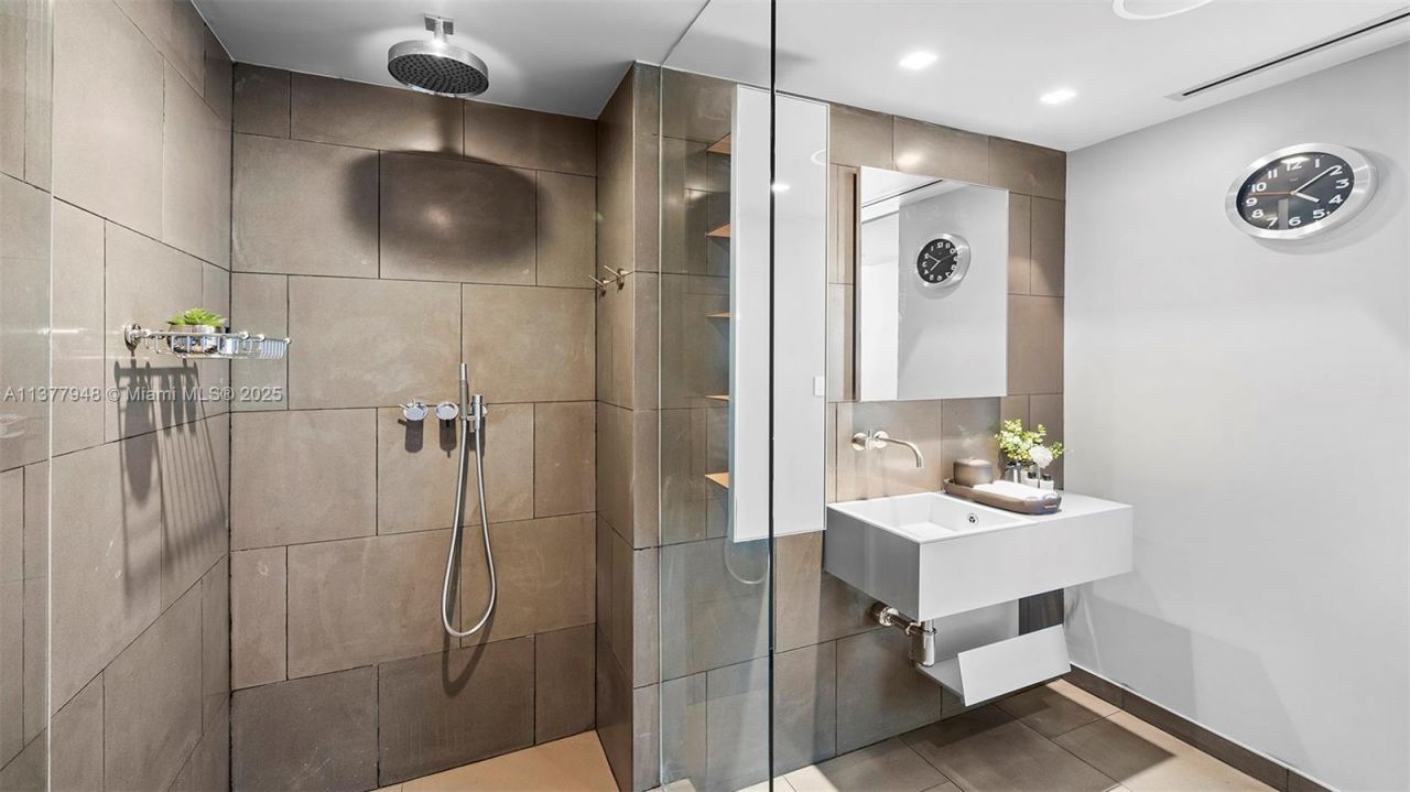 101 20th St, Unit 3909, Miami Beach, FL 33139 Photo