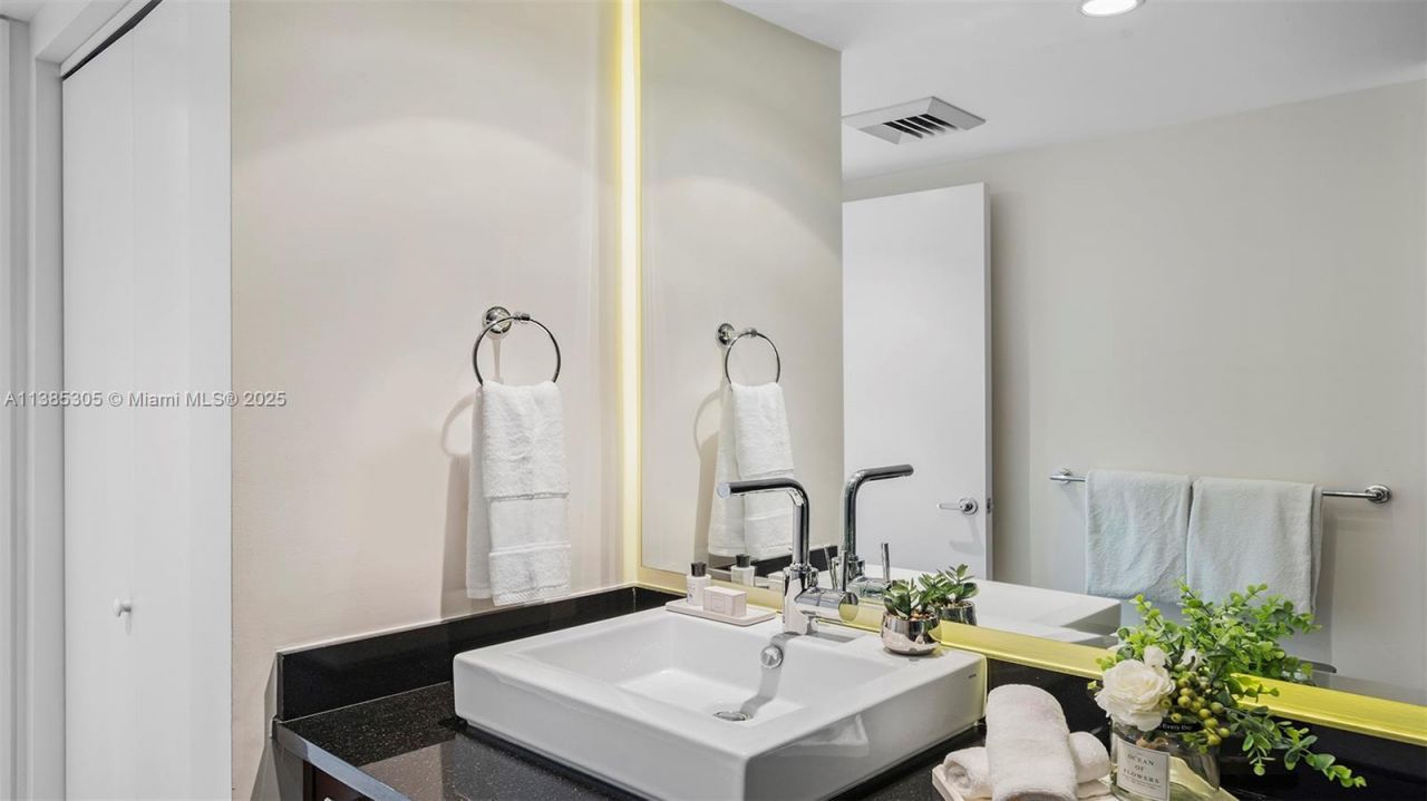 101 20th St, Unit 3903, Miami Beach, FL 33139 Photo