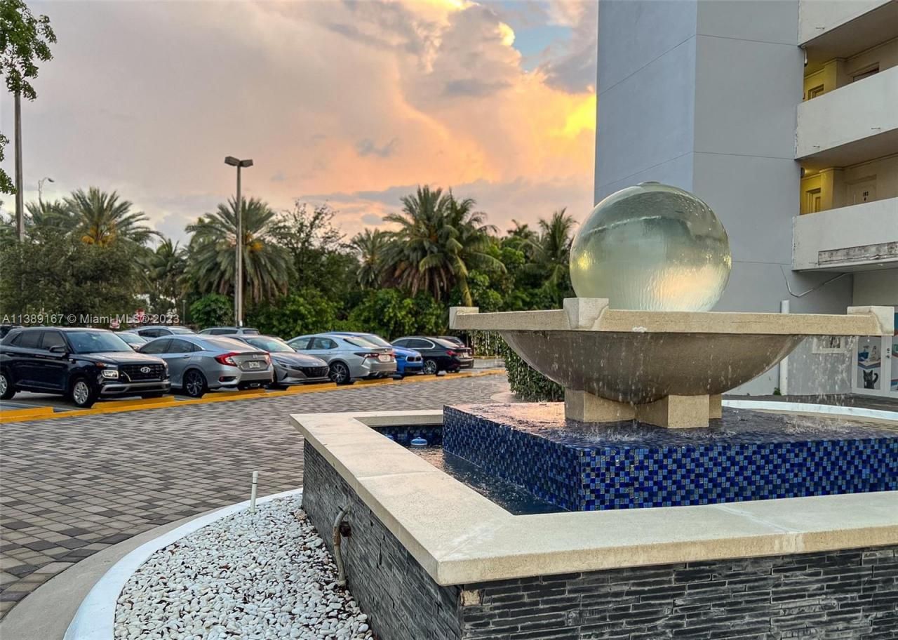 7904 West Dr, Unit 812, North Bay Village, FL 33141 Photo