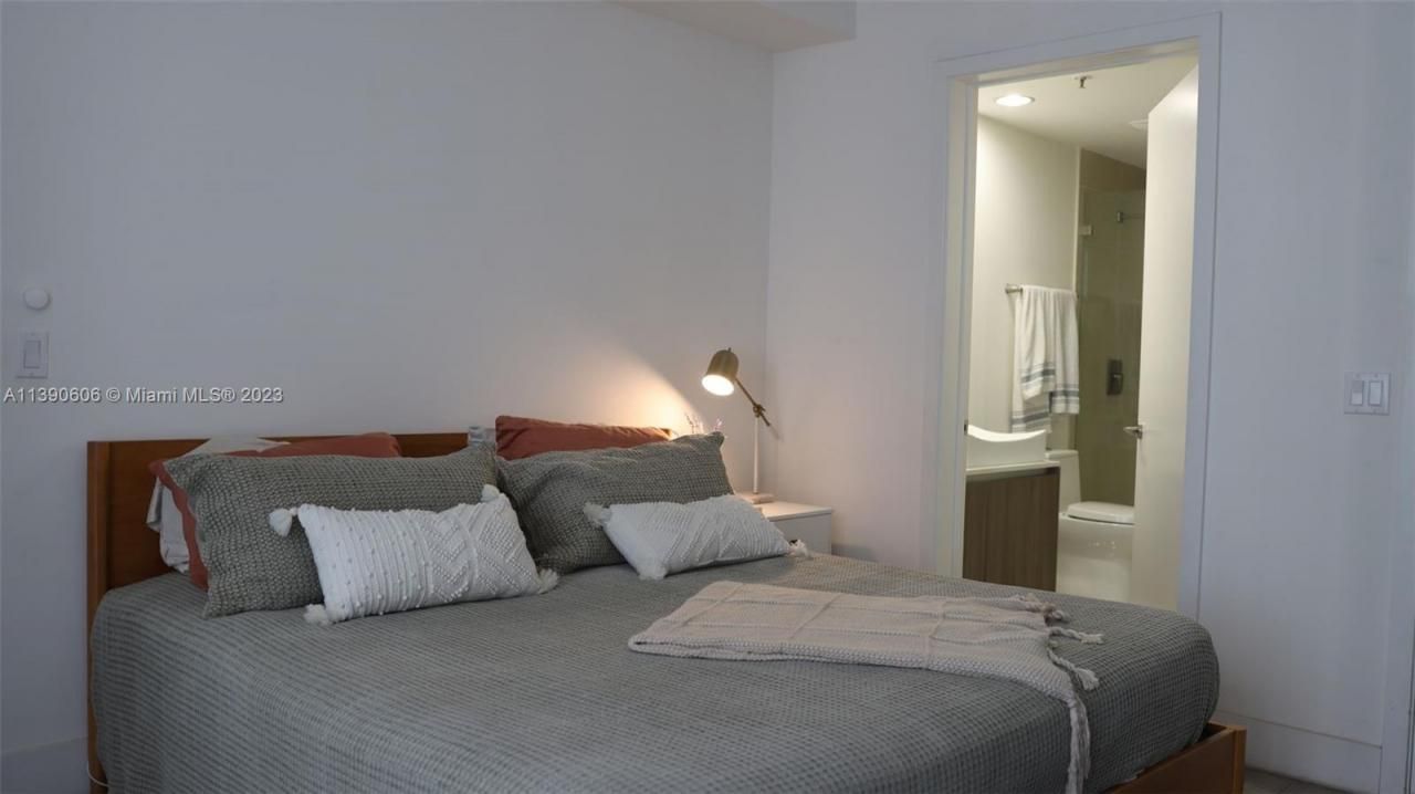 201 SW 17th Rd, Unit 606, Miami, FL 33129 Photo