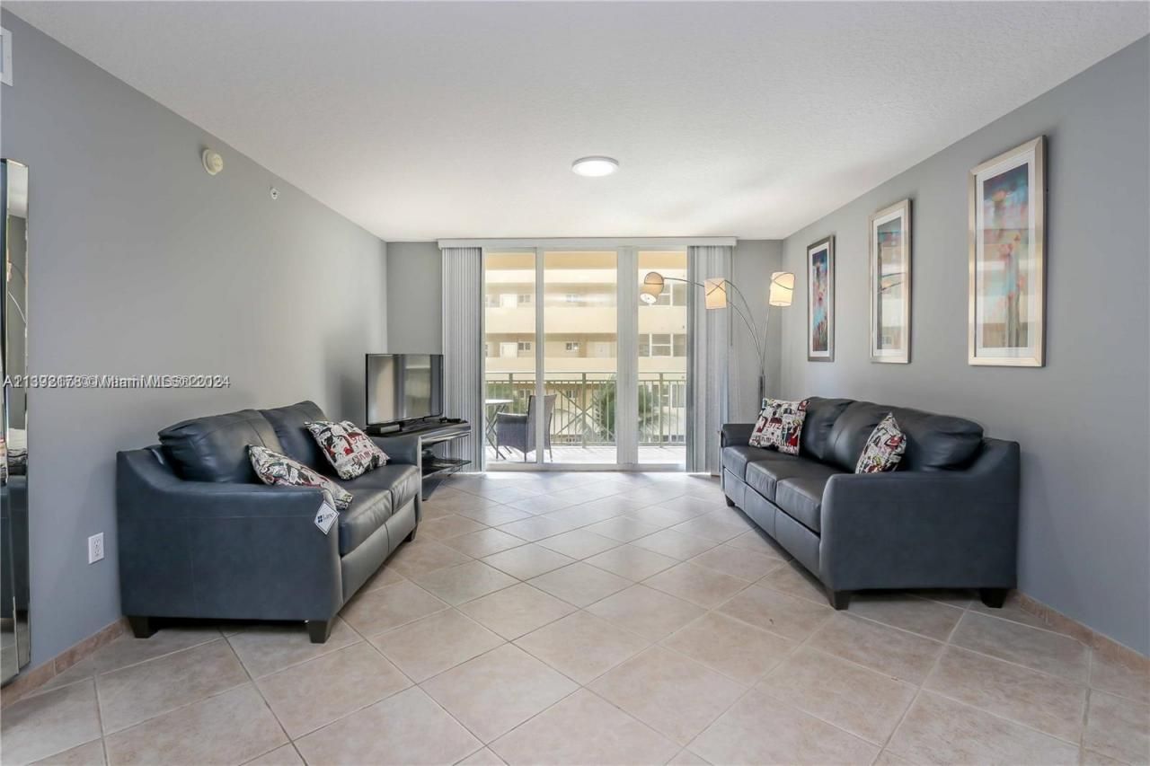 2080 S Ocean Dr, Unit 309, Hallandale Beach, FL 33009 Photo