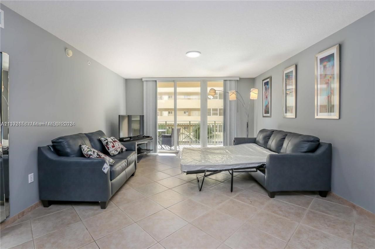 2080 S Ocean Dr, Unit 309, Hallandale Beach, FL 33009 Photo