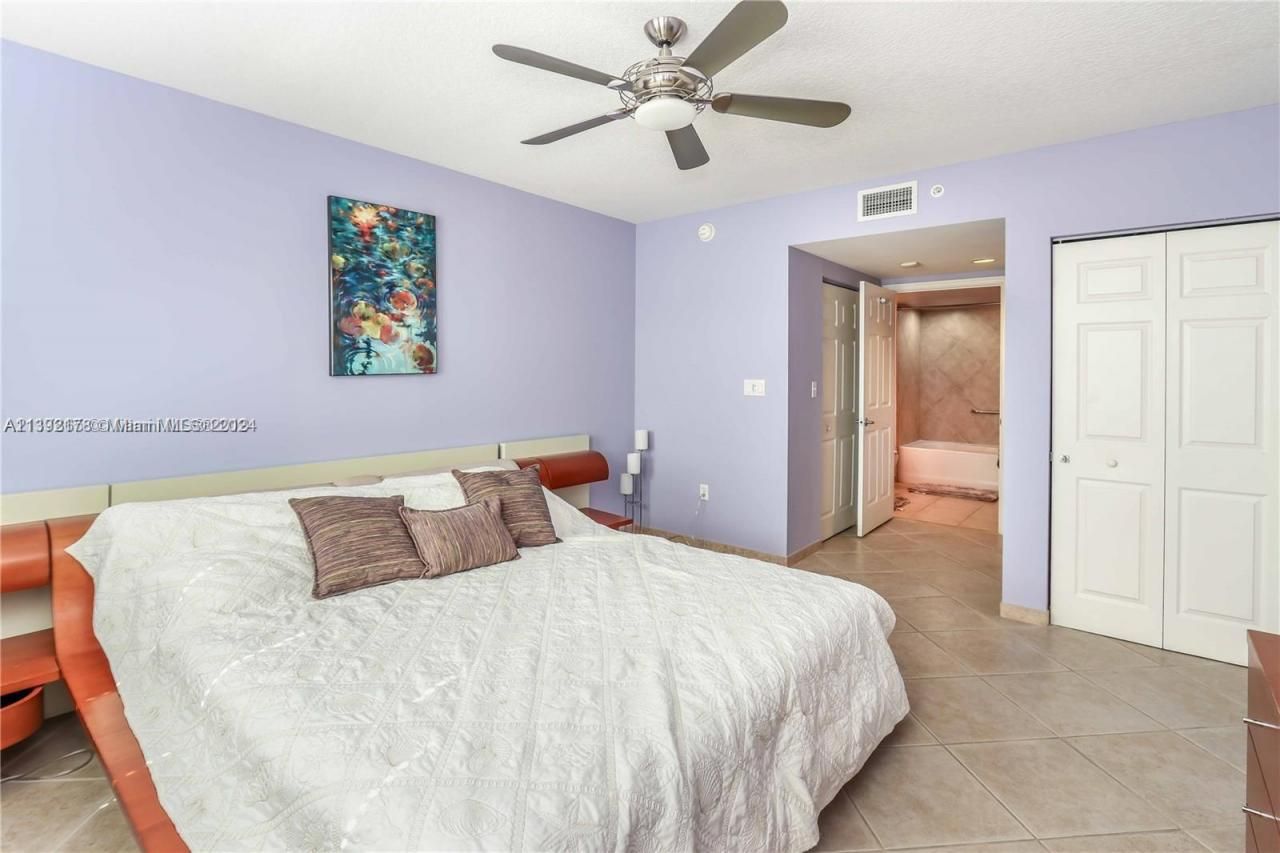 2080 S Ocean Dr, Unit 309, Hallandale Beach, FL 33009 Photo