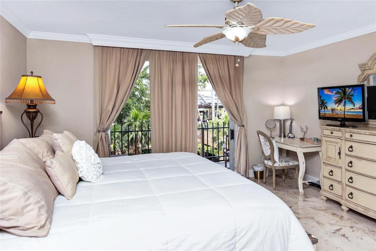 1212 Benjamin Franklin Drive, Unit 303, Sarasota, FL 34236 Photo