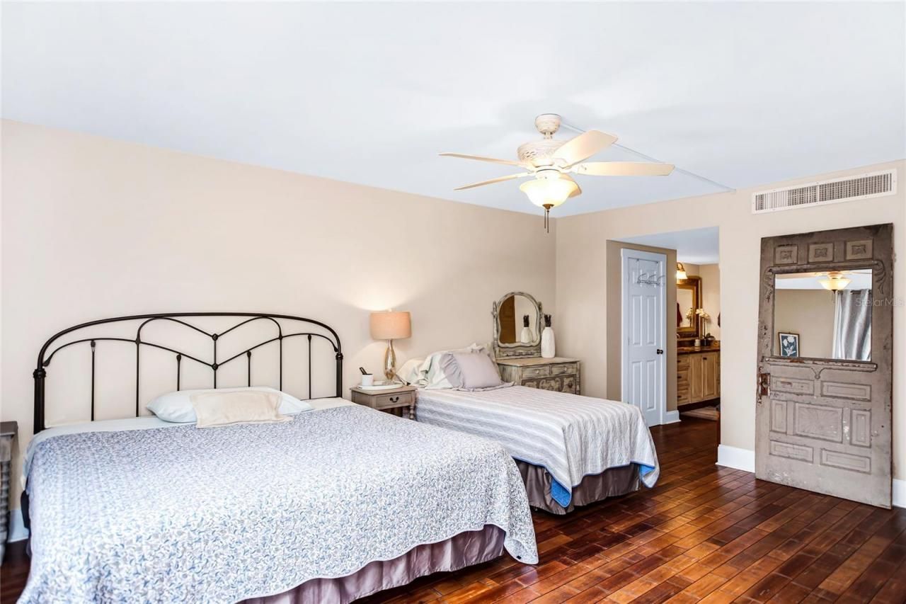 1212 Benjamin Franklin Drive, Unit 303, Sarasota, FL 34236 Photo