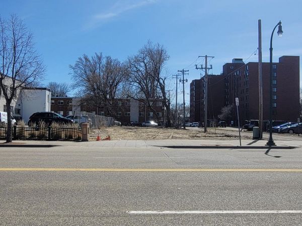 2815 E Lake Street, Minneapolis, MN 55406