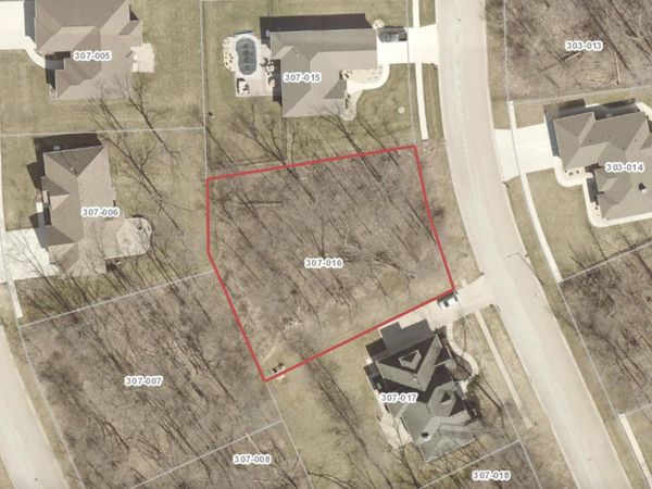 1028 Oakwood Drive, Morris, IL 60450