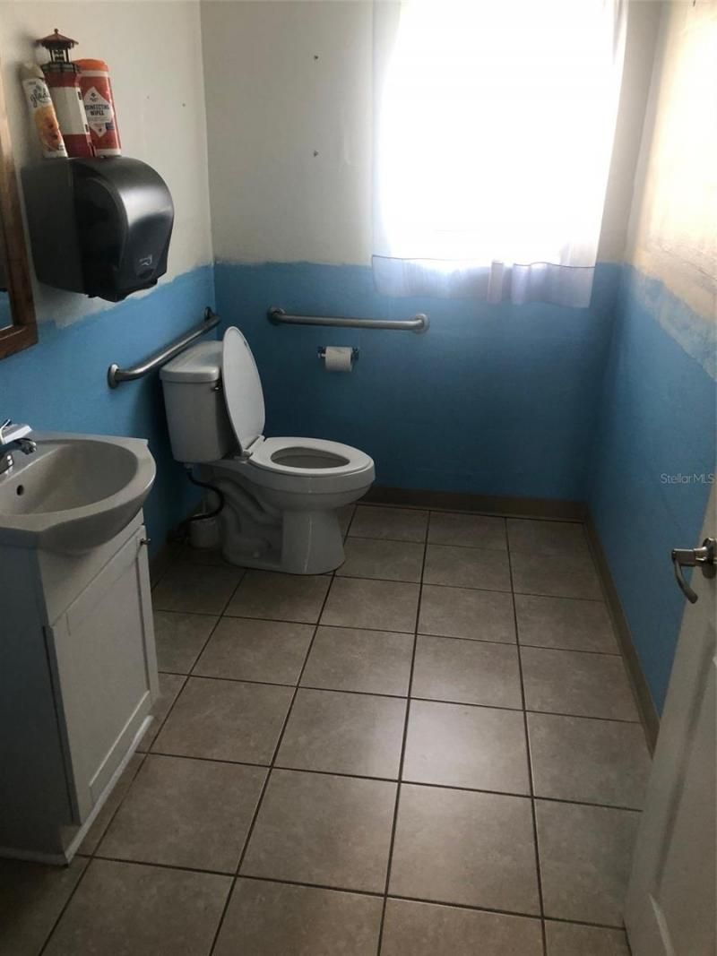 3273 Commercial Way, Spring Hill, FL 34606 Photo