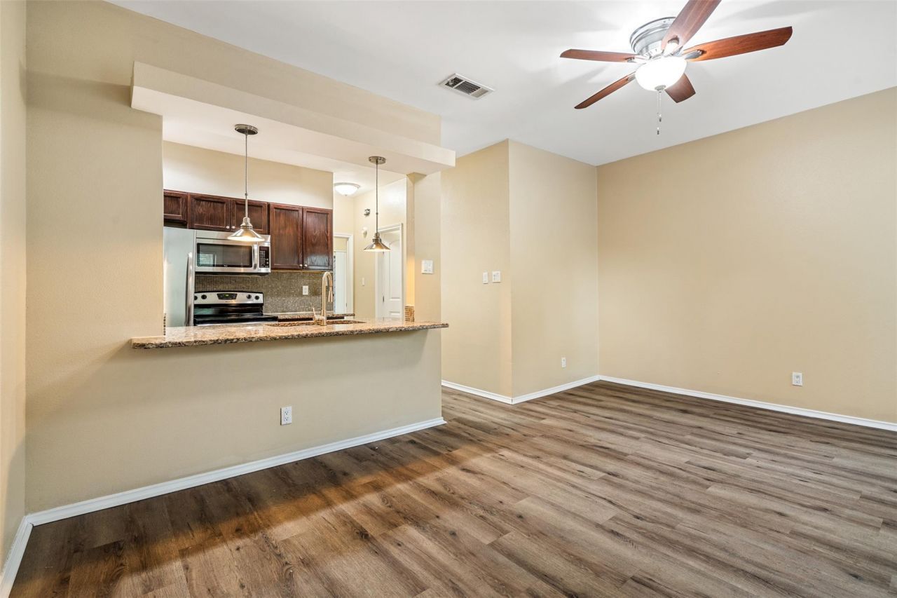 612 Park Pl, Unit 204, Austin, TX 78705 Main Photo