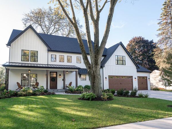 601-1 Harger Road, Oak Brook, IL 60523