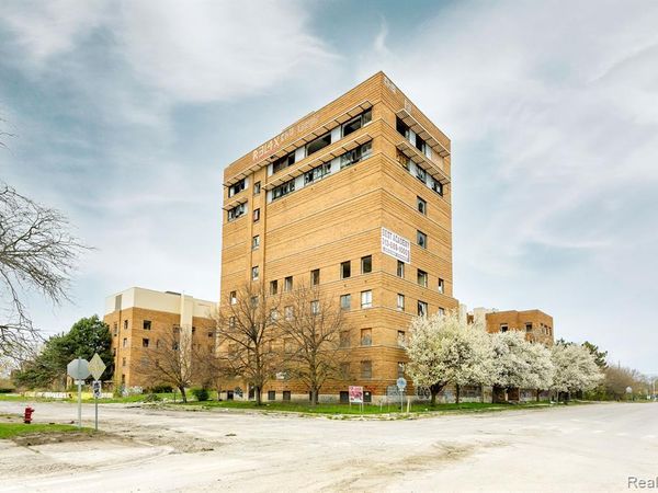 210 HIGHLAND Street, Highland Park, MI 48203