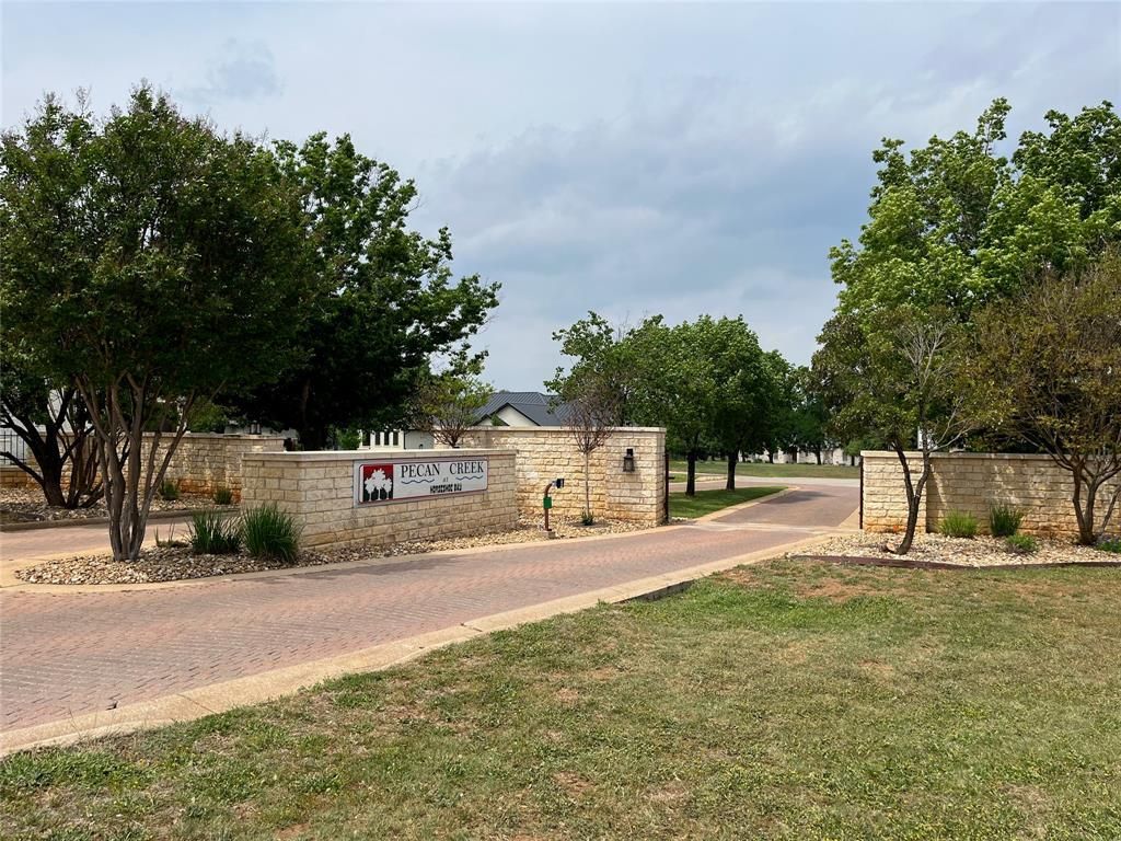 105 Lampasas Ct, Horseshoe Bay, TX 78657 Main Photo