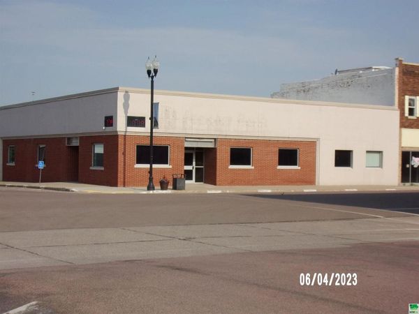 801 CENTRAL AVE, Hawarden, IA 51023