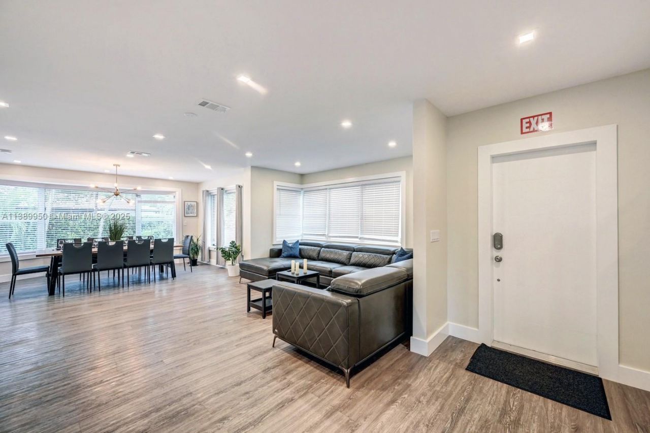801 Harrison St, Hollywood, FL 33019 Photo