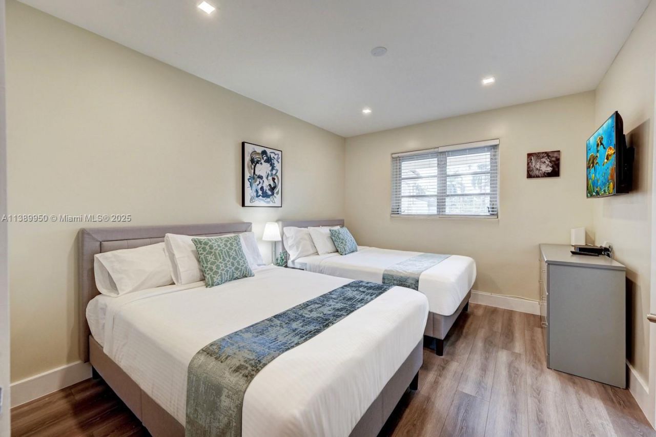 801 Harrison St, Hollywood, FL 33019 Photo