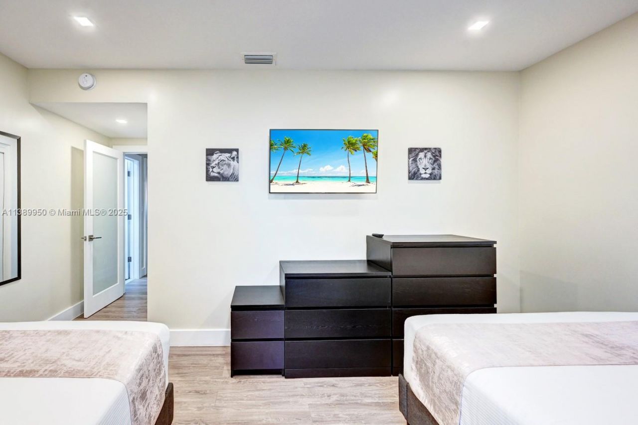 801 Harrison St, Hollywood, FL 33019 Photo