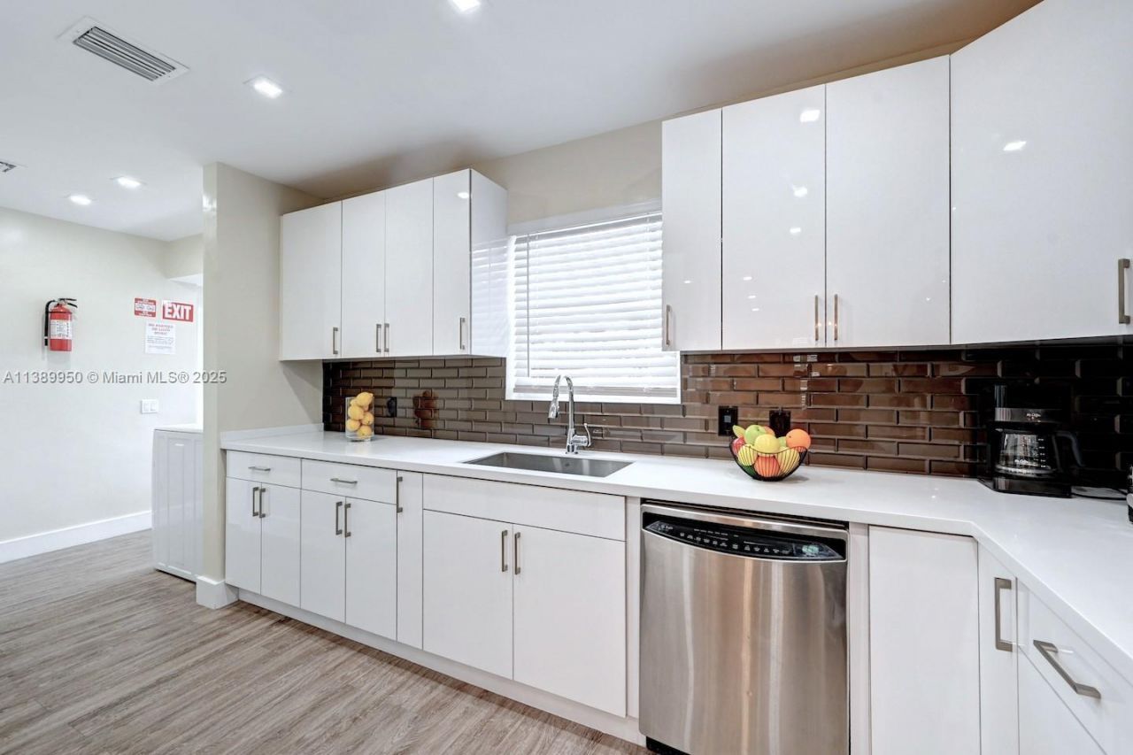 801 Harrison St, Hollywood, FL 33019 Photo