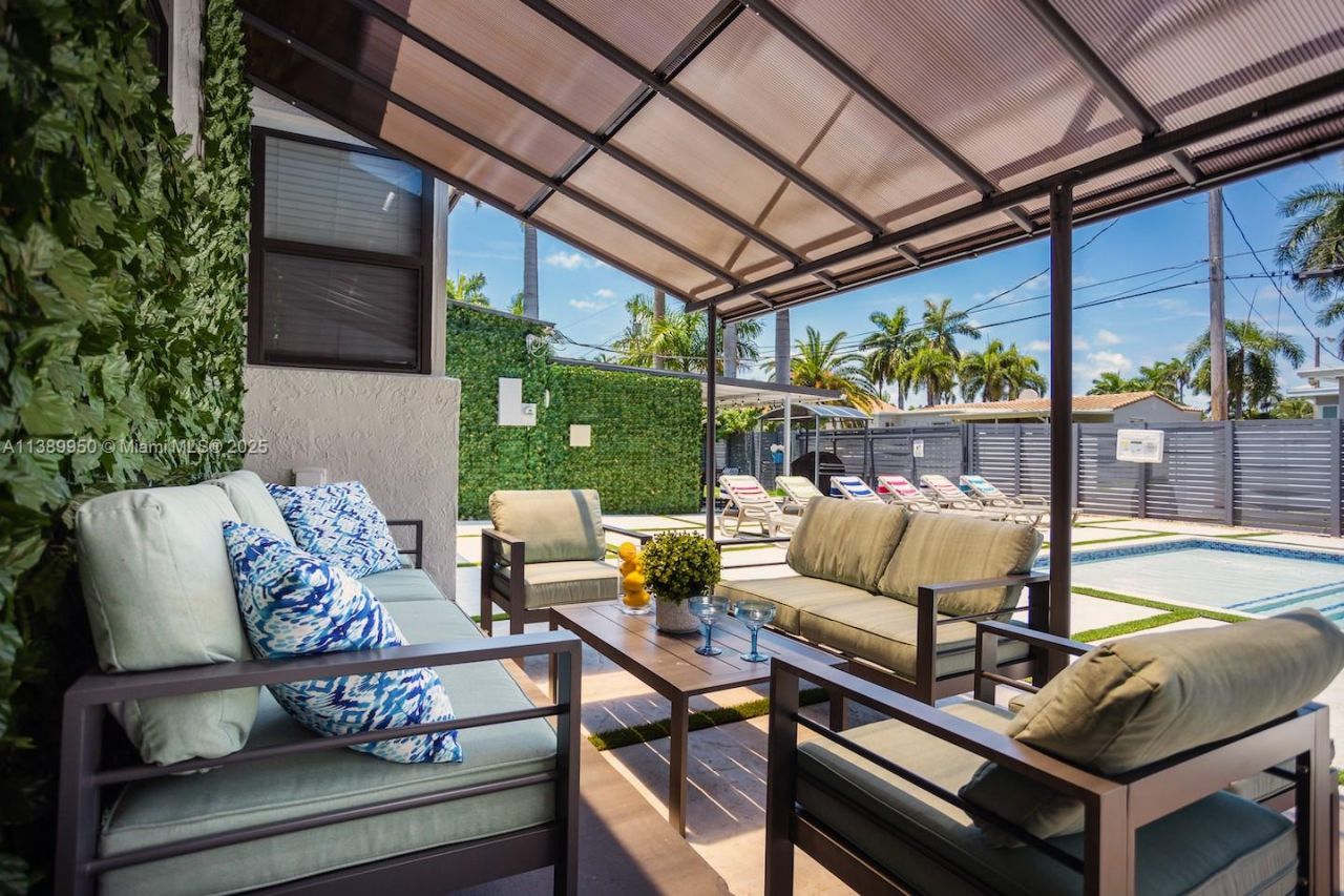 801 Harrison St, Hollywood, FL 33019 Photo