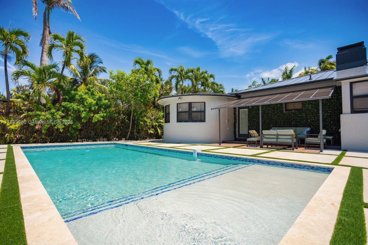 801 Harrison St, Hollywood, FL 33019 Photo