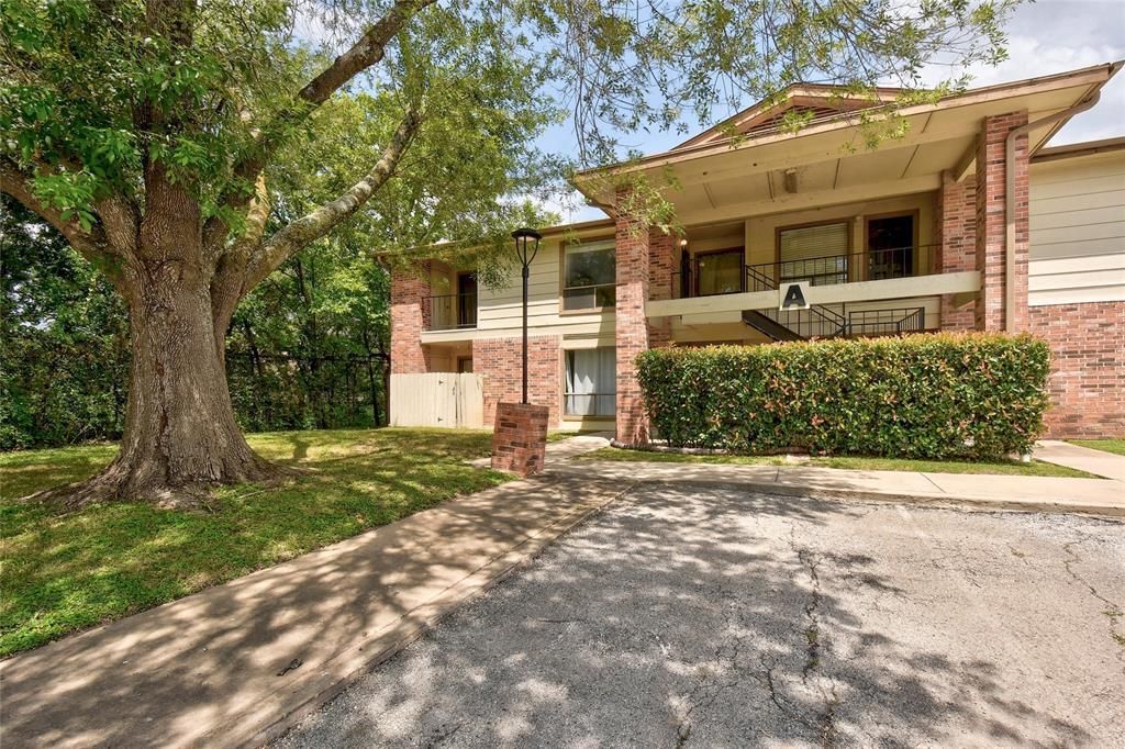 1705 Crossing Pl, Unit A109, Austin, TX 78741 Main Photo