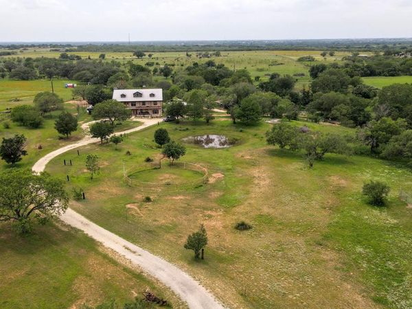 8389 E E Loop 1604 S, Adkins, TX 78101