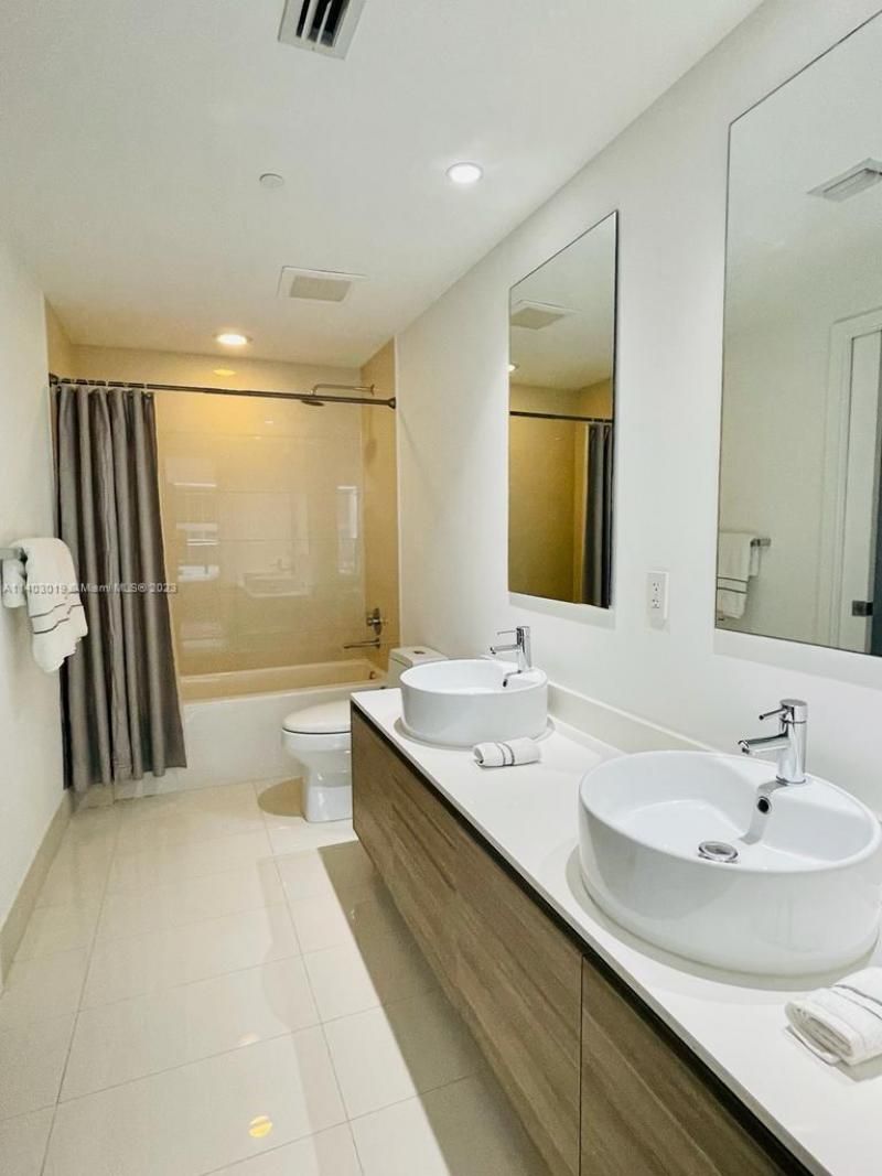 121 NE 34th St, Unit L302, Miami, FL 33137 Photo