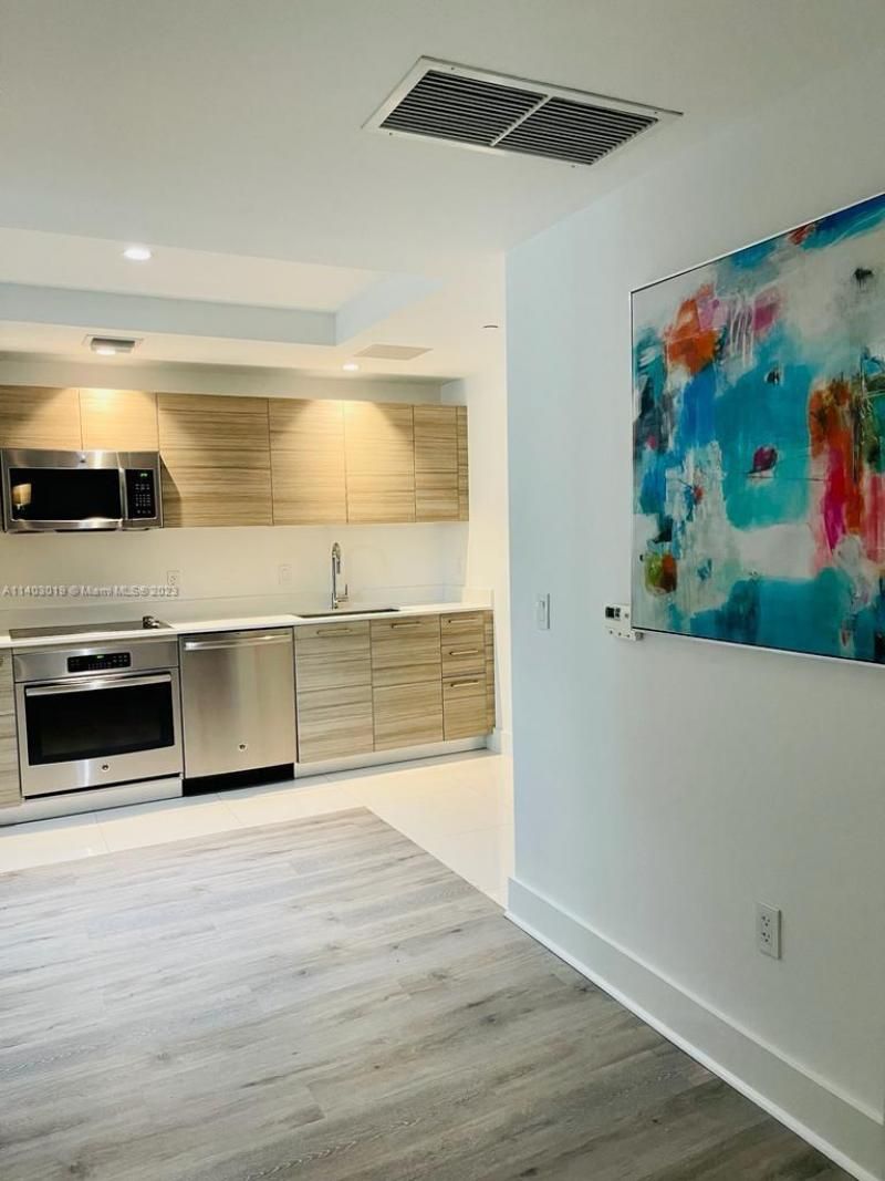 121 NE 34th St, Unit L302, Miami, FL 33137 Photo