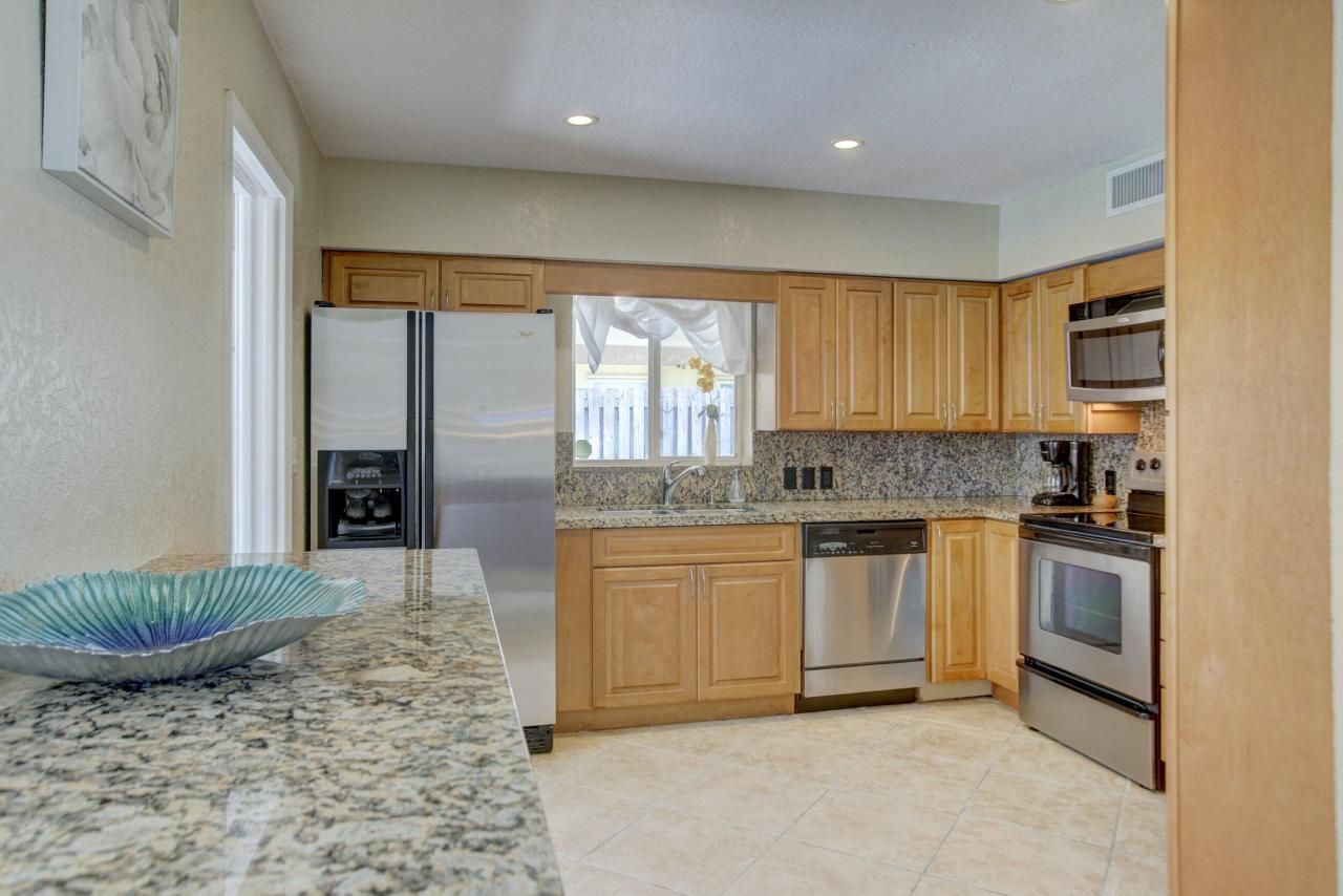 808 SE 13 Court, Deerfield Beach, FL 33441 Photo