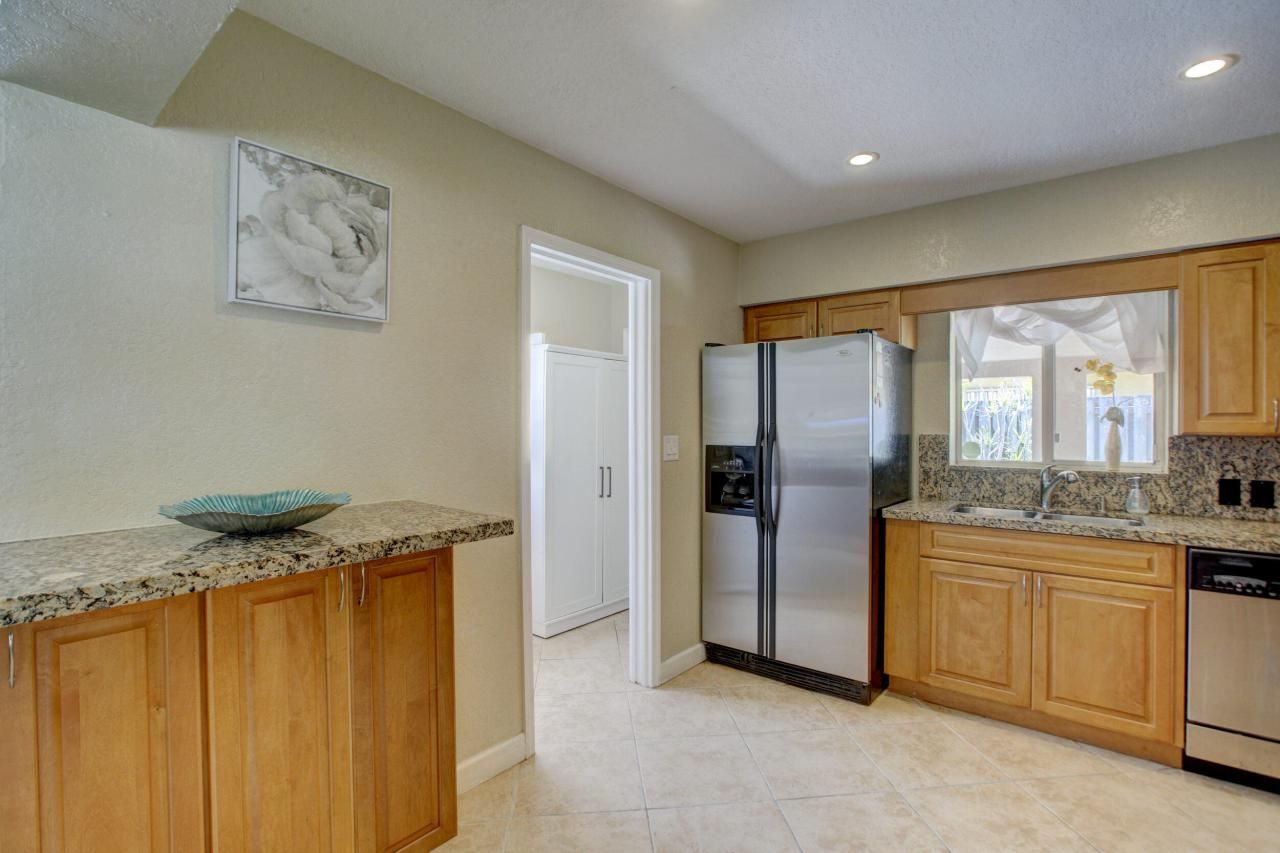 808 SE 13 Court, Deerfield Beach, FL 33441 Photo