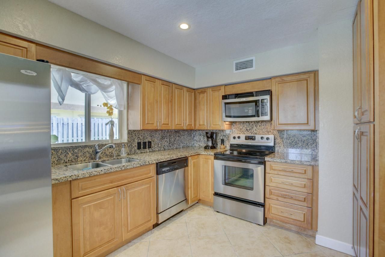 808 SE 13 Court, Deerfield Beach, FL 33441 Photo