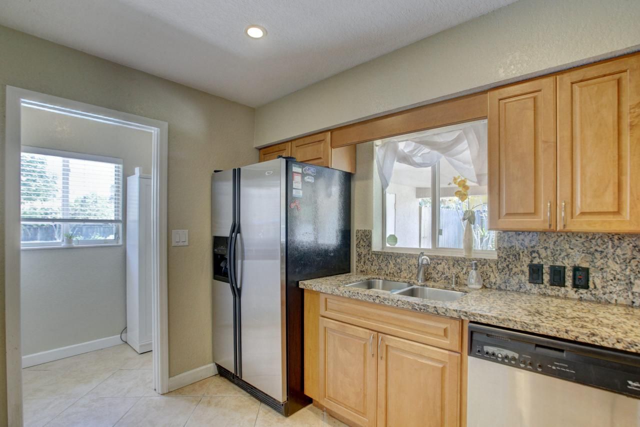 808 SE 13 Court, Deerfield Beach, FL 33441 Photo