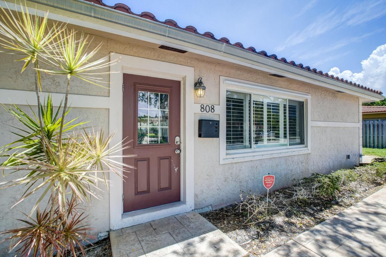 808 SE 13 Court, Deerfield Beach, FL 33441 Photo