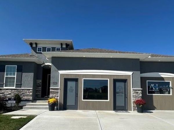 12510 S Parkwood Lane, Lee's Summit, MO 64086